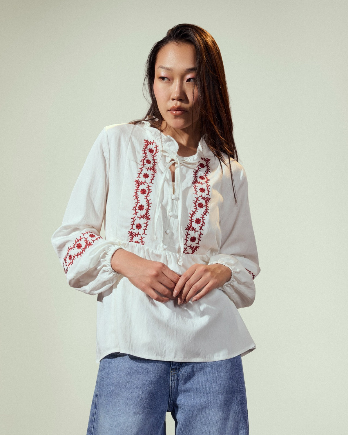 EMBROIDERY CROPPED BLOUSE-WHITE