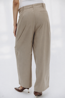 LOW WAIST CLASSIC PLEATED PANTS -DARK BEIGE