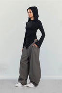 RUCHED HOODED TOP -BLACK