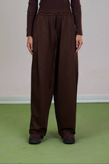 STRAIGHT-LEG PINTUCK PANTS -BROWN