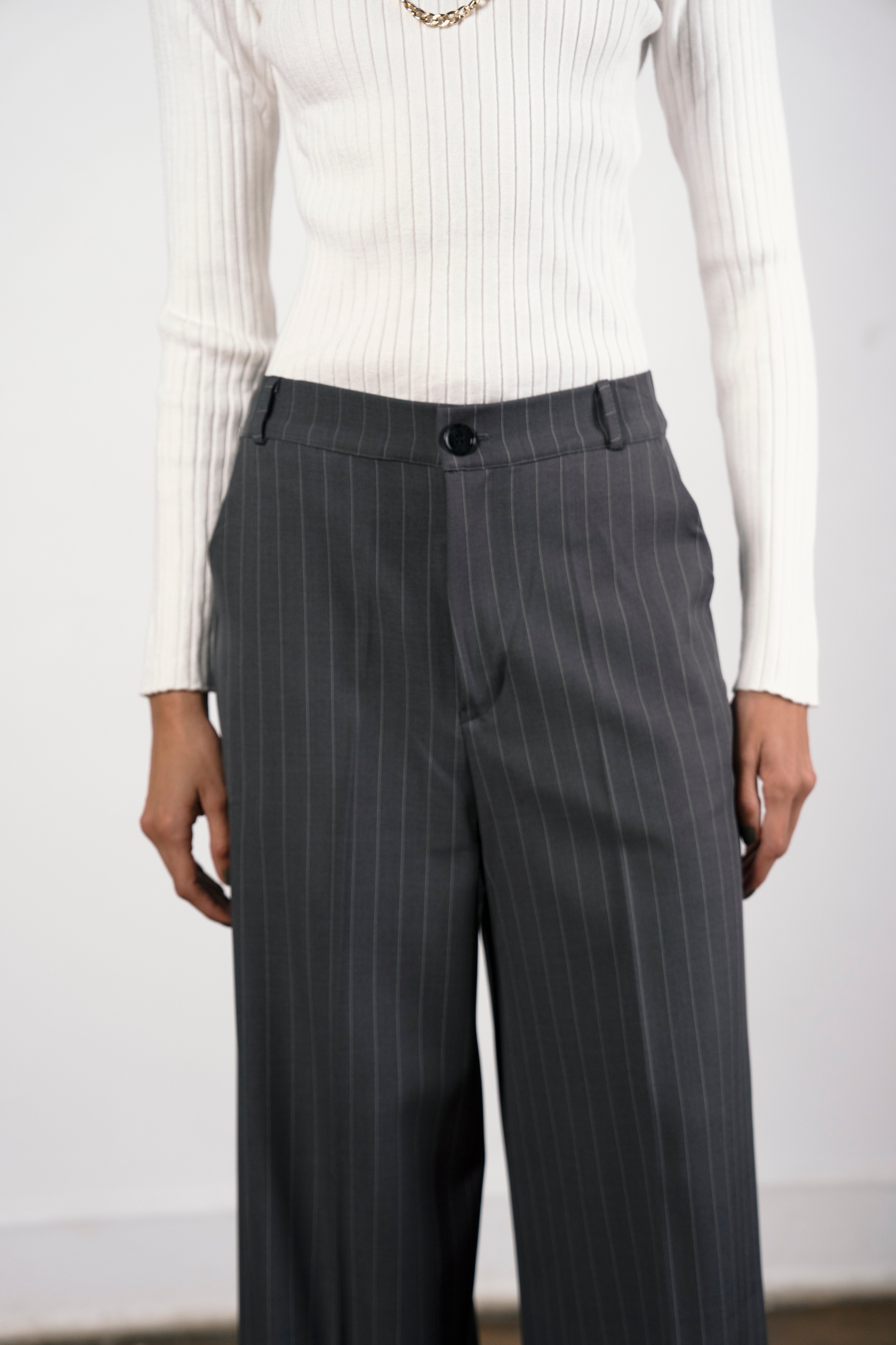 STRIPPED WIDE LEG PANTS-GRAY