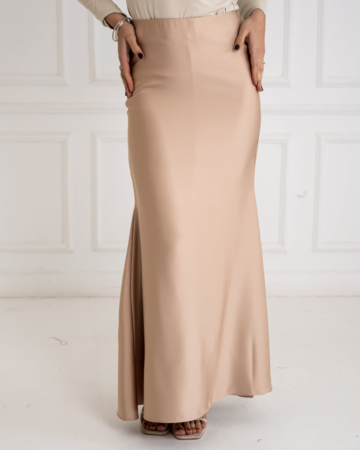 SATIN MERMAID SKIRT -BEIGE