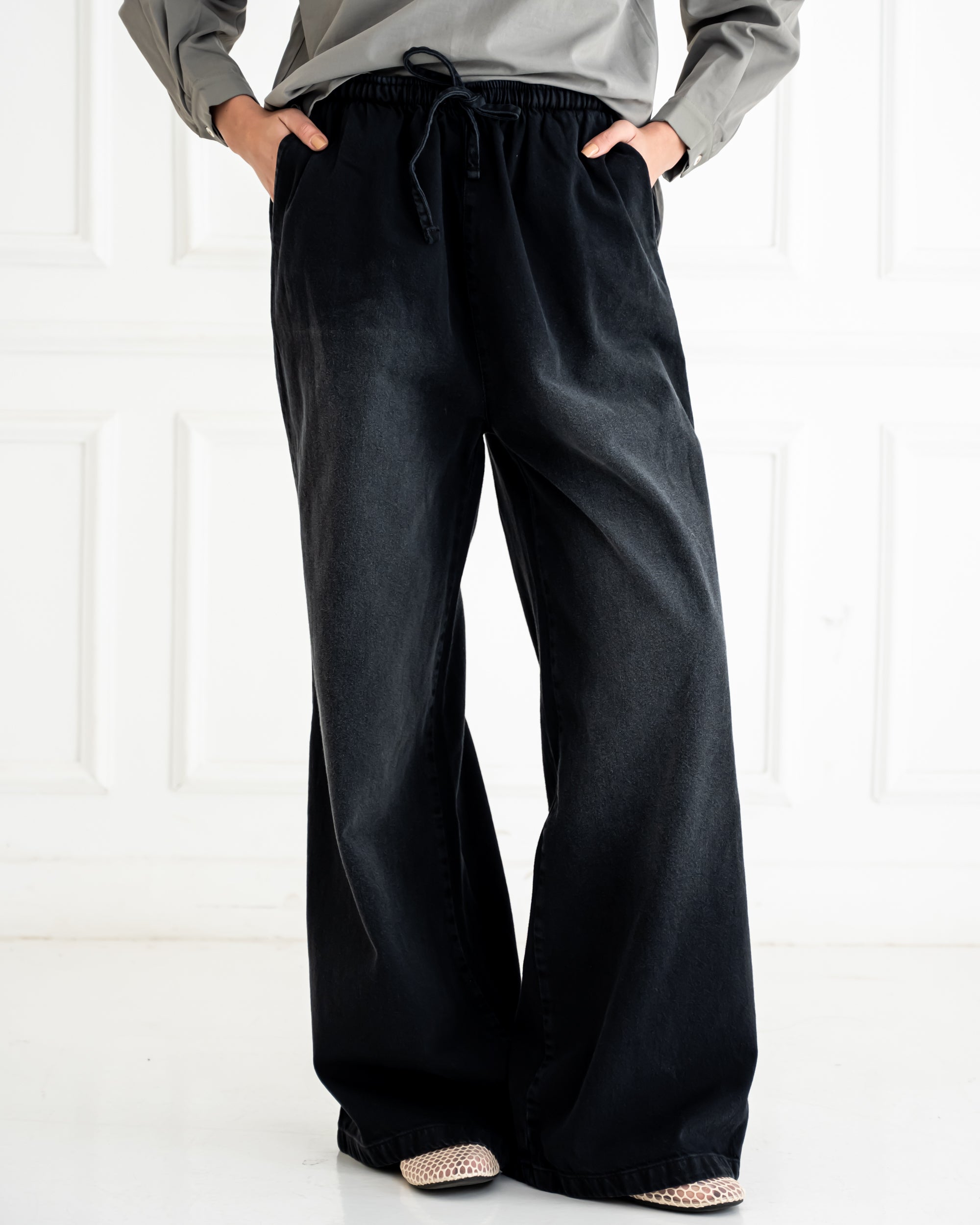 STRAIGHT DENIM PANT-BLACK