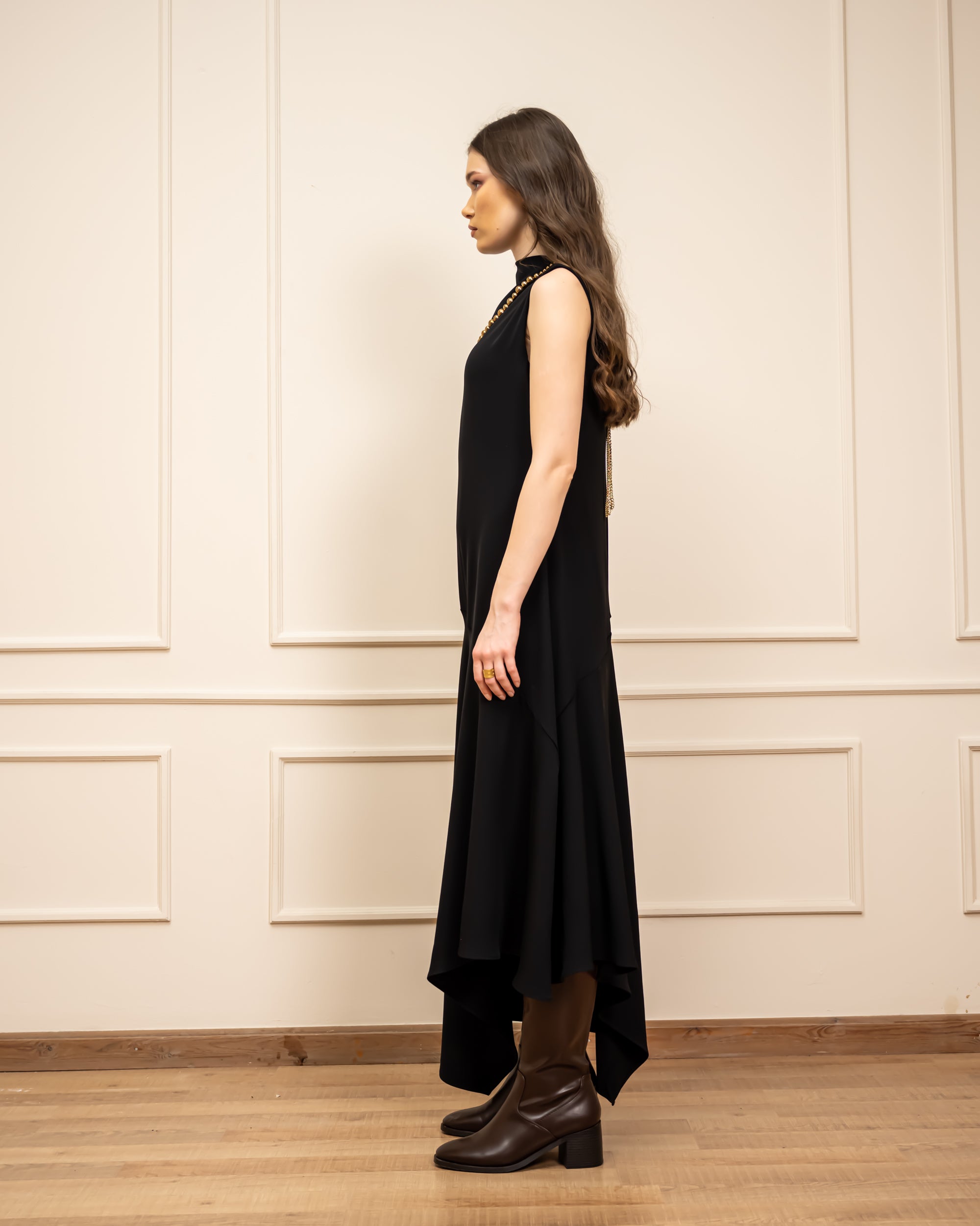 SLEEVELESS HIGH LOW DRESS-BLACK
