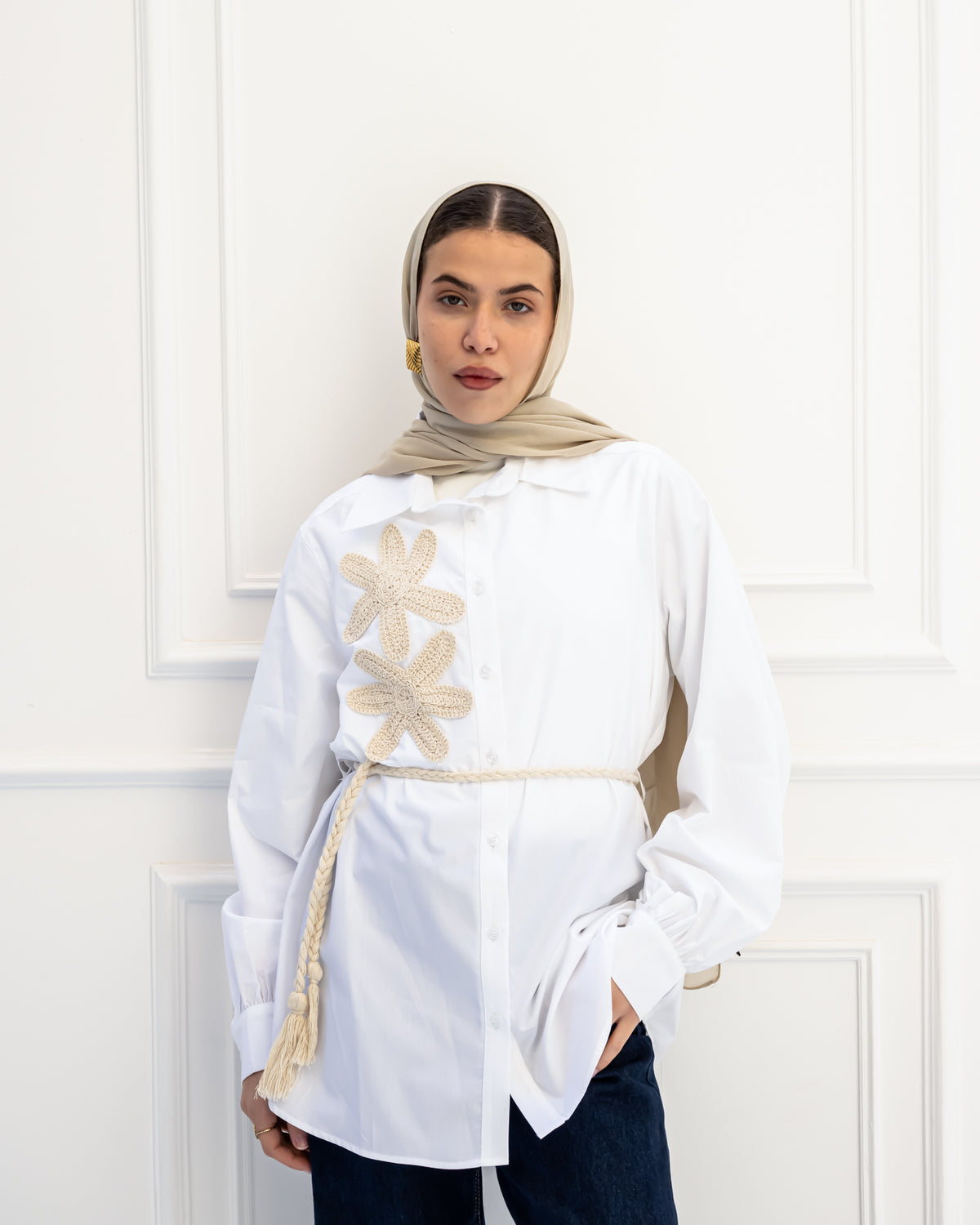 FITTED SHIRT WITH HANDMADE FLOWERED-WHITE
