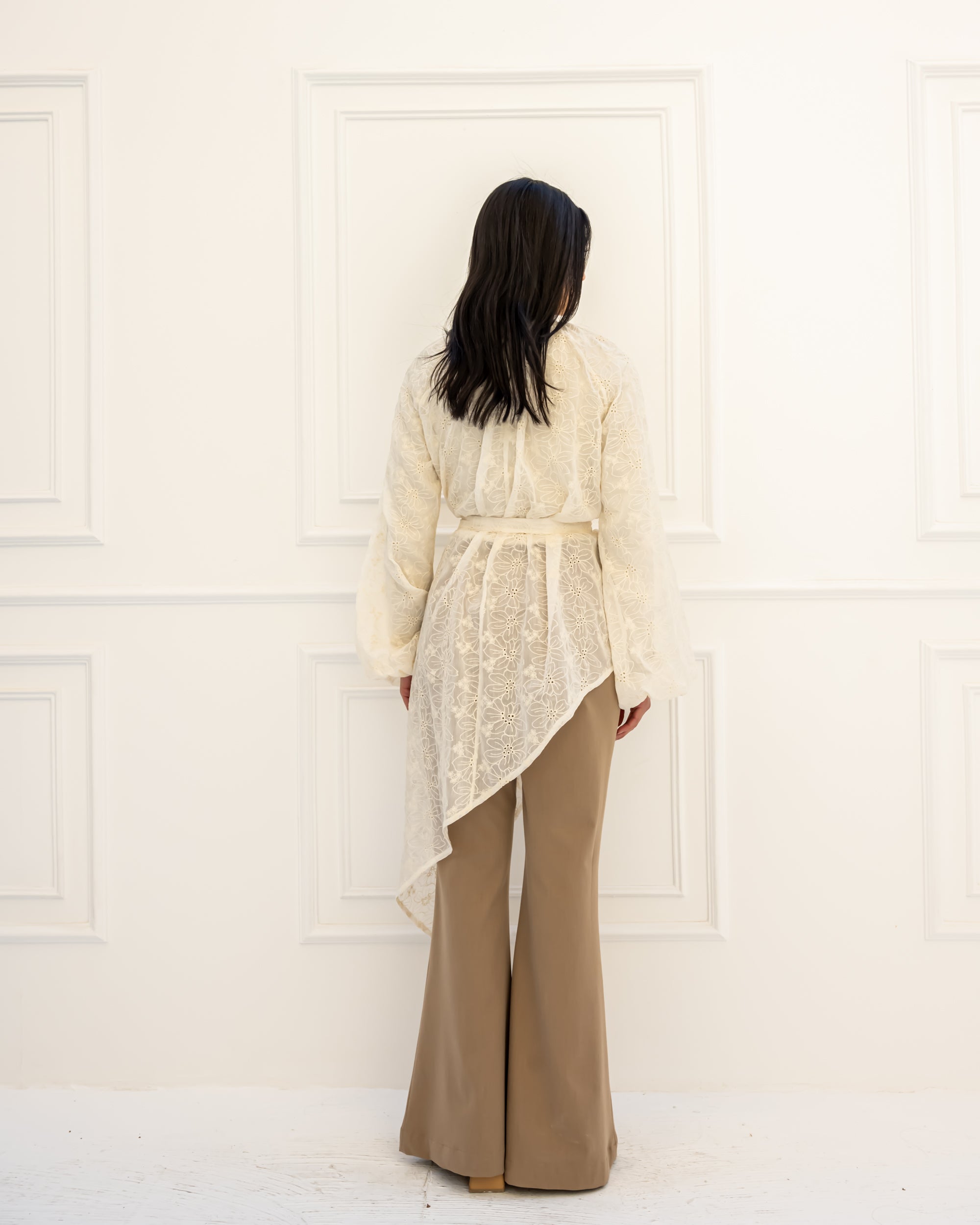 HIGH LOW CUTWORK BLOUSE-Light BEIGE