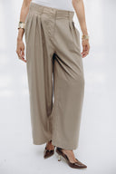 LOW WAIST CLASSIC PLEATED PANTS -DARK BEIGE