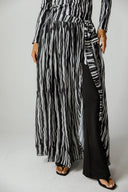 BLACK WAVE SWIM SKIRT -BLACK