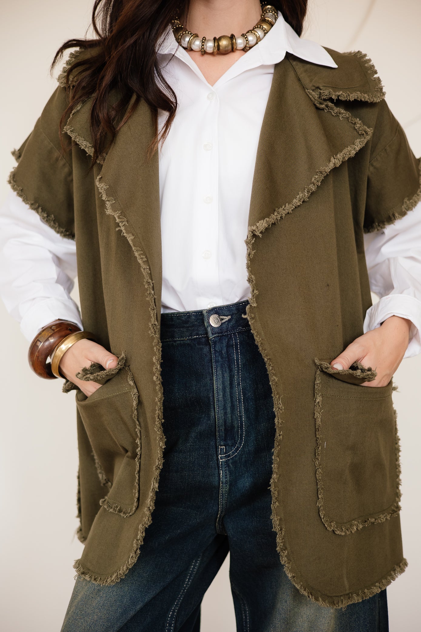 SLEEVELESS GABARDINE JACKET