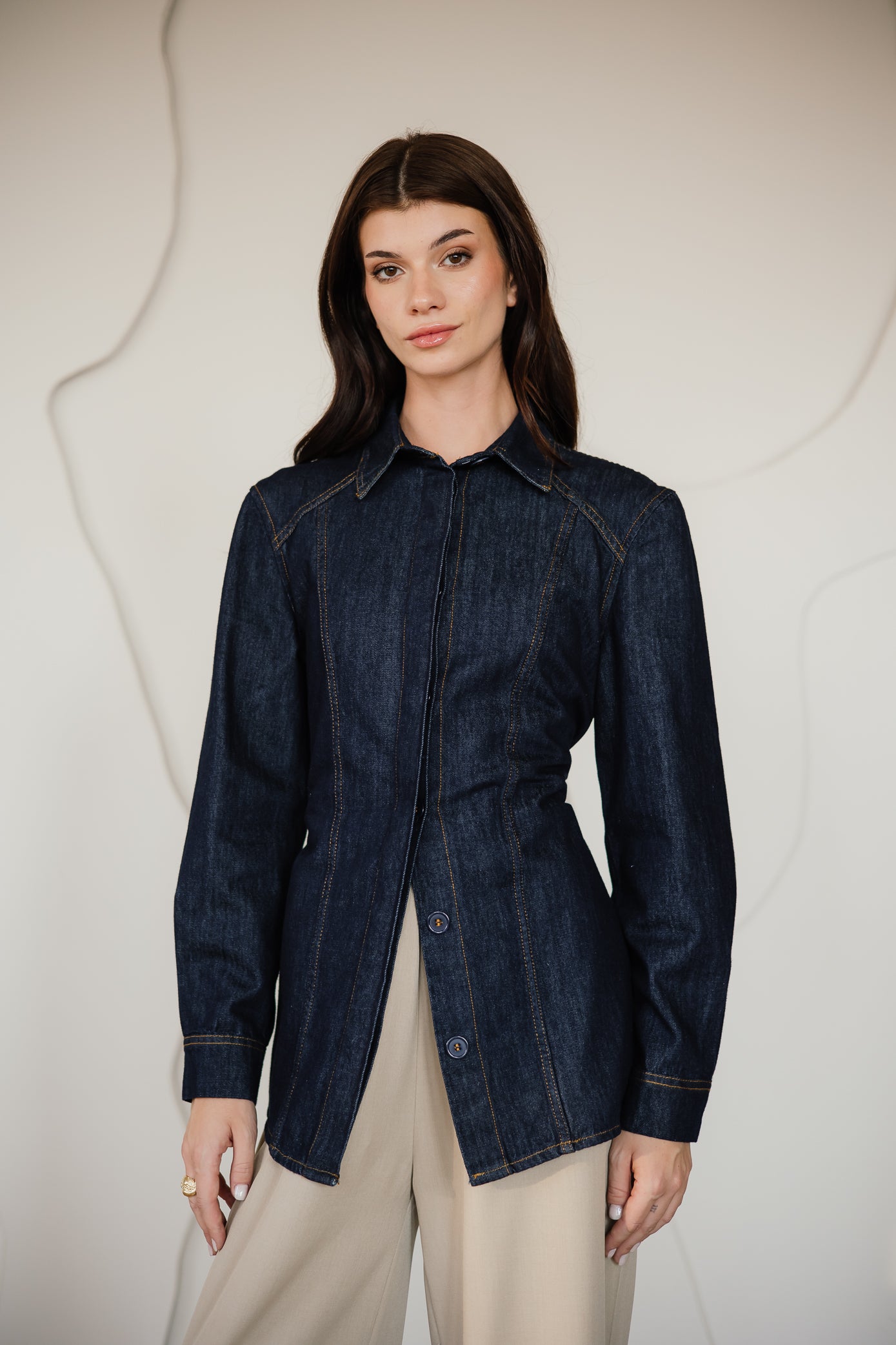 FITTED DENIM SHIRT