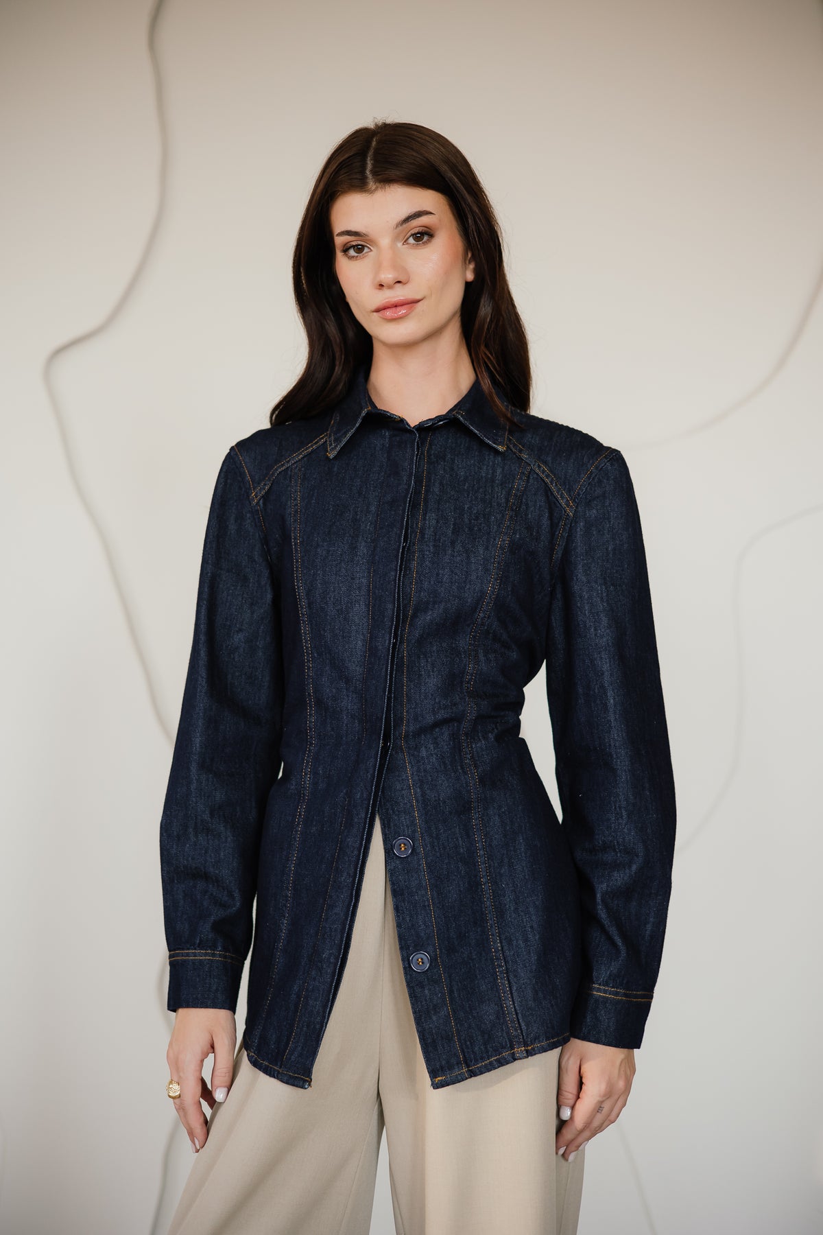 FITTED DENIM SHIRT