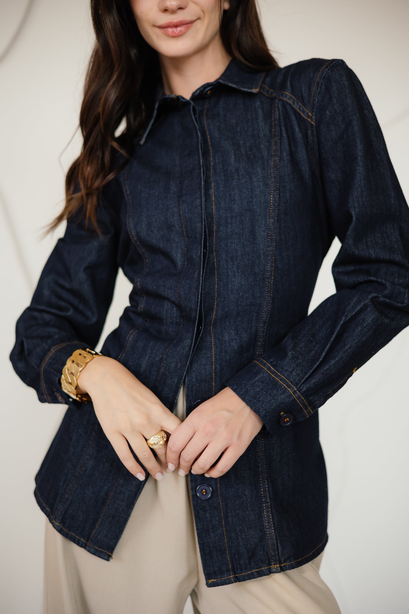 FITTED DENIM SHIRT