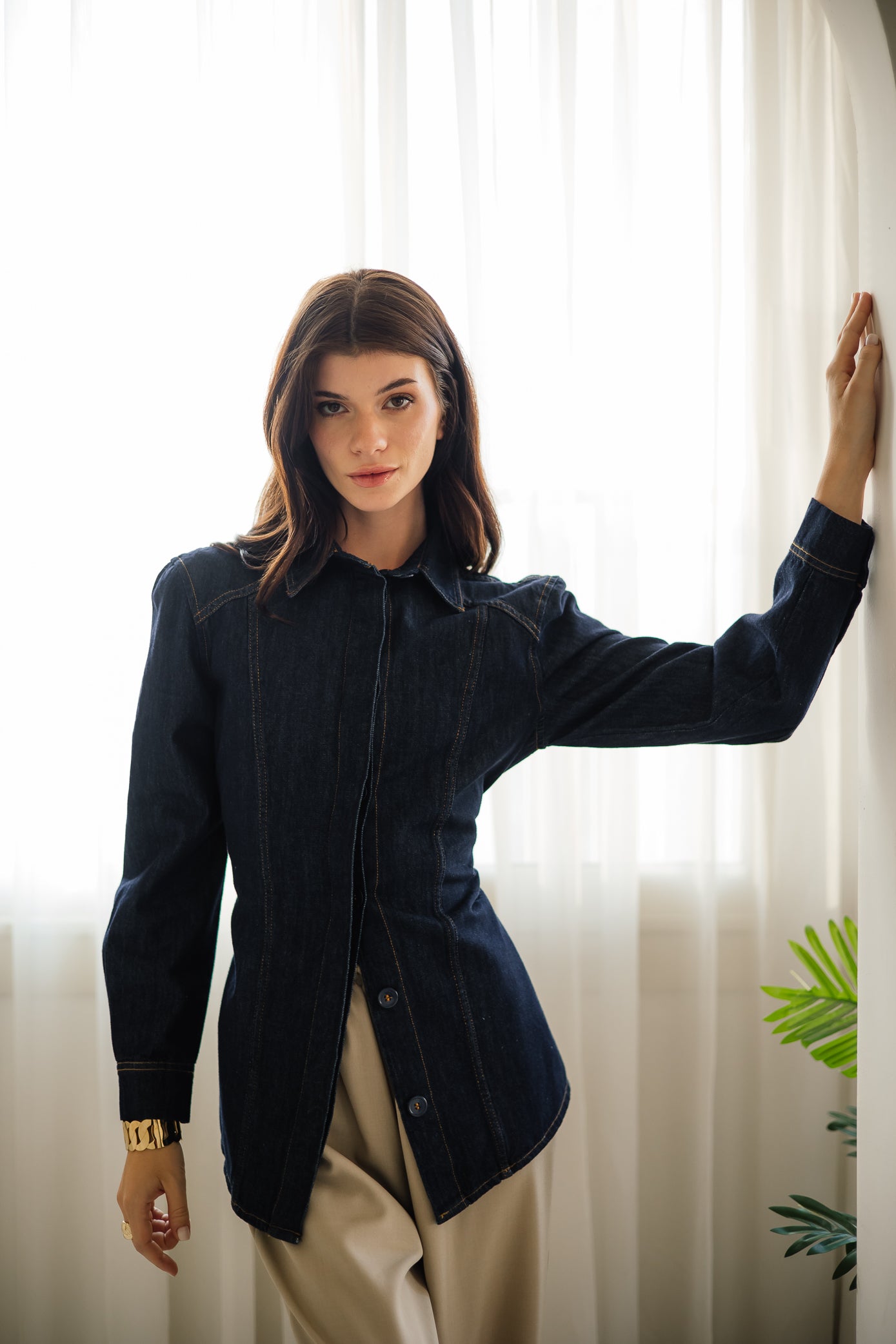 FITTED DENIM SHIRT