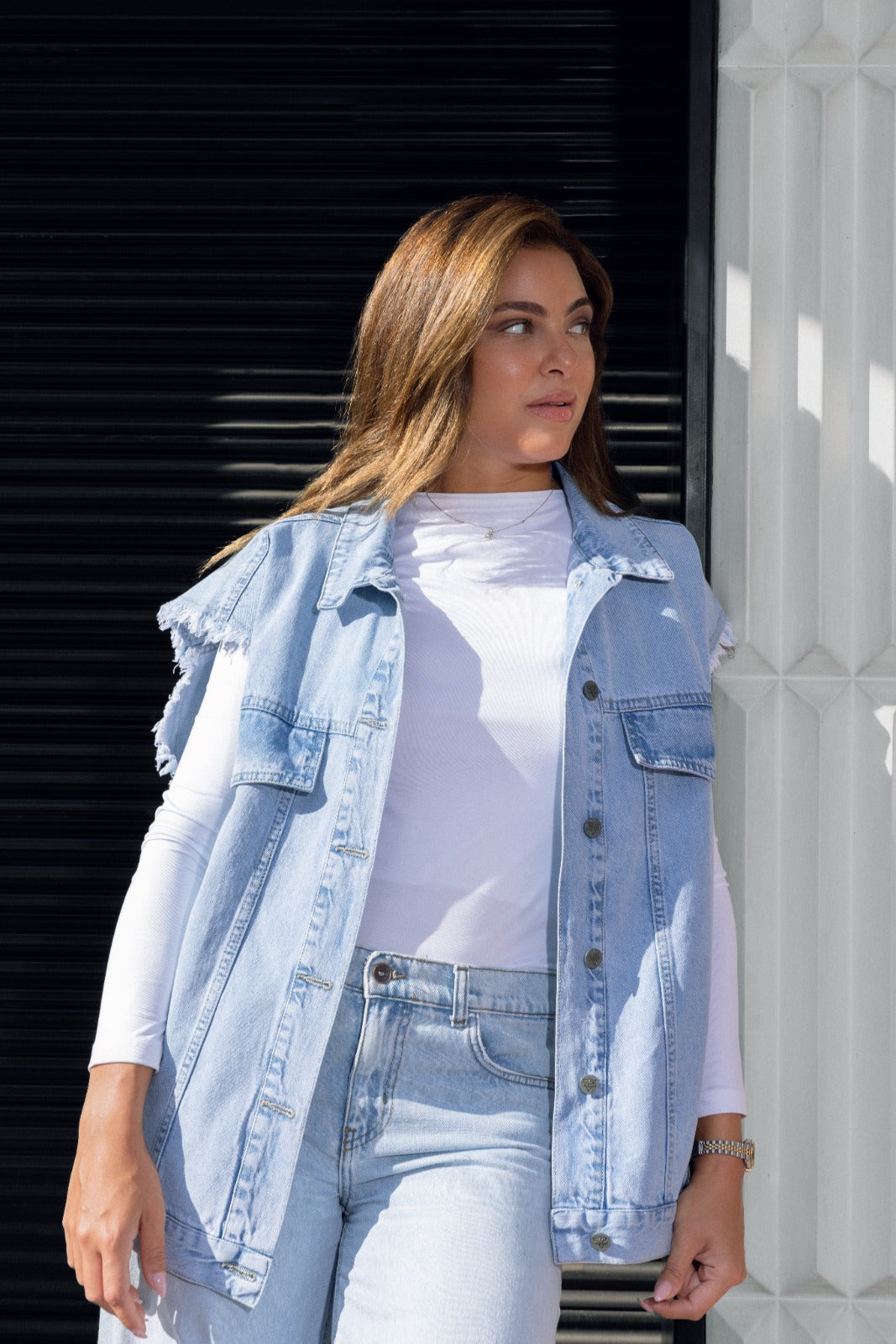 SLEEVELESS DENIM VEST-ICED