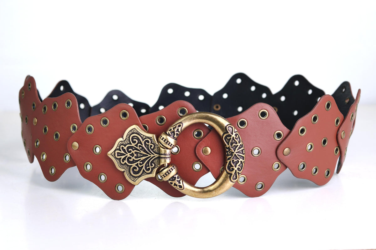 STUDDED METAL BELT -BROWN